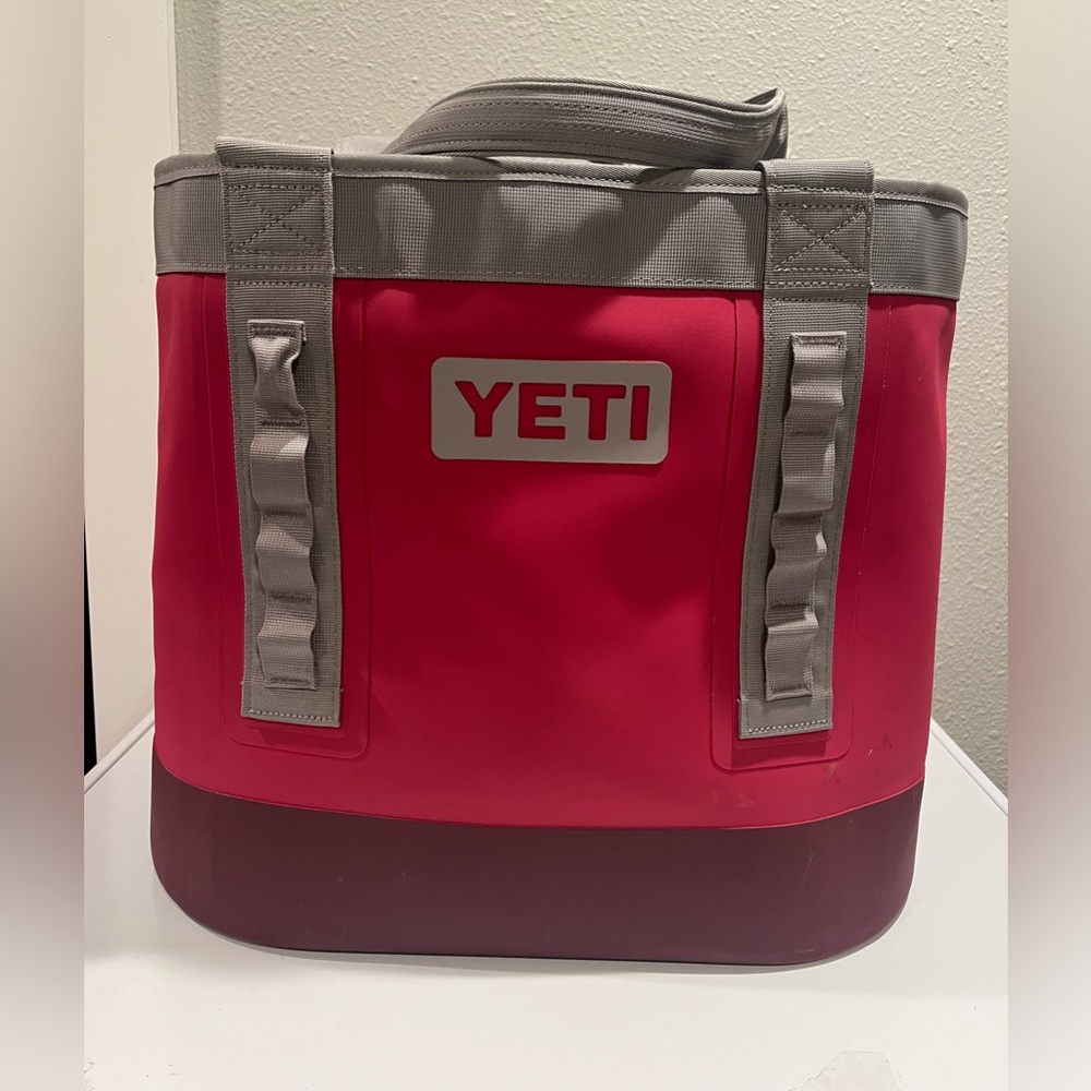 Yeti Camino Carryall tote 35